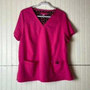 BETSY JOHNSON PINK SIZE 2X SCRUB TOP.